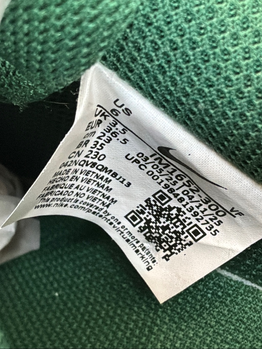Nike Size 6 Women’s Low-Top Sneakers White Green Worn Trying On Minor Crease - Picture 5 of 16
